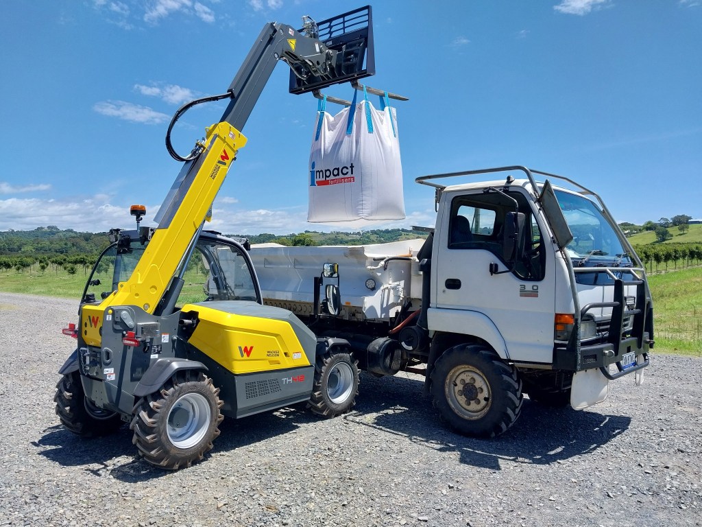 NUTRI-SPREAD fert truck spreading Casino