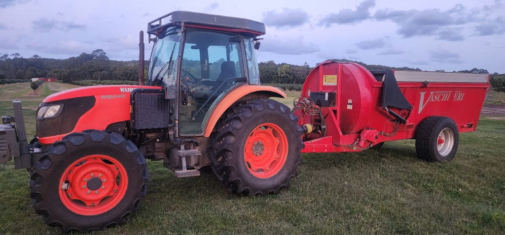 NUTRI-SPREAD tractor chicken litter spreading Lismore